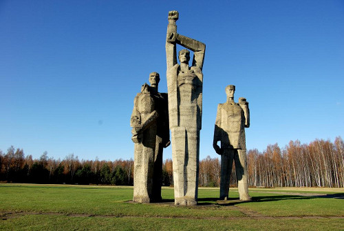 Salaspils, 2009, Skulptur auf dem Gelände der Gedenkstätte, Ronnie Golz
