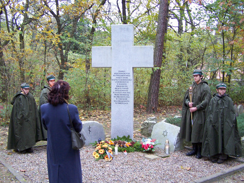 Meseritz-Obrawalde, 2010, Gedenkveranstaltung auf dem Friedhof, Samodzielny Publiczny Szpital Dla Nerwowo i Psychicznie Chorych w Międzyrzeczu-Obrzycach