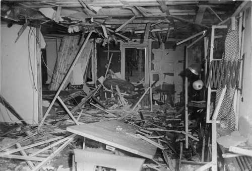 Rastenburg, 1944, Inneres der zerstörten »Lagebesprechungsbaracke« nach dem Attentat, Bundesarchiv, Bild 146-1972-025-12