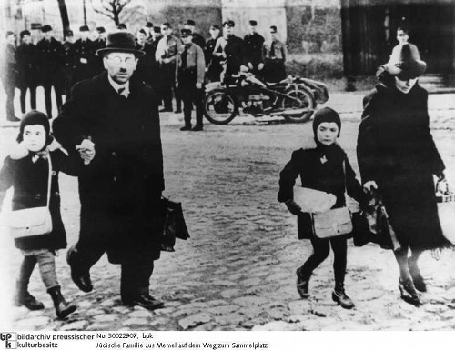 Memel, 1939, Die Familie des Druckereibesitzers Aron Puhn bei der Flucht aus Memel, b p k