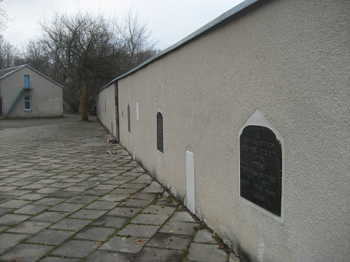 Memel, 2011, Gedenkwand mit Grabsteinen, Stiftung Denkmal