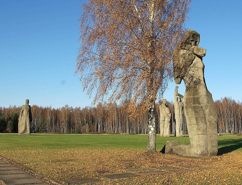 Salaspils, 2009, Skulpturen auf dem Gelände der Gedenkstätte, Ronnie Golz