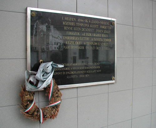 Békéscsaba, 2008, Gedenktafel am Ort der ehemaligen Neolog-Synagoge, Holocaust Memorials Album of alexandria42 alias Celia Male on Flickr.com, Frank Feiner