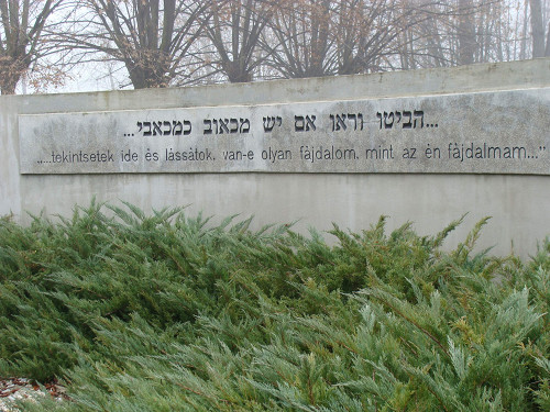 Békéscsaba, 2009, Detailansicht des Holocaustdenkmals auf dem jüdischen Friedhof, Tünde Kotricz