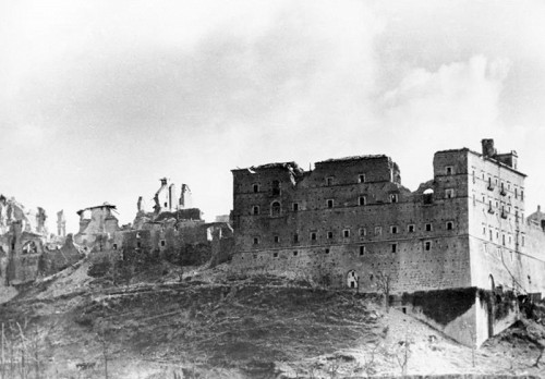 Montecassino, Februar 1944, Die durch Fliegerangriffe beschädigte Abtei, Bundesarchiv, Bild 146-2005-0004