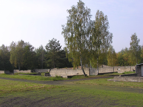 Lamsdorf, 2006, Bauliche Überreste des Stalag 318/VIII F (344), Centralne Muzeum Jeńców Wojennych w Łambinowicach-Opolu