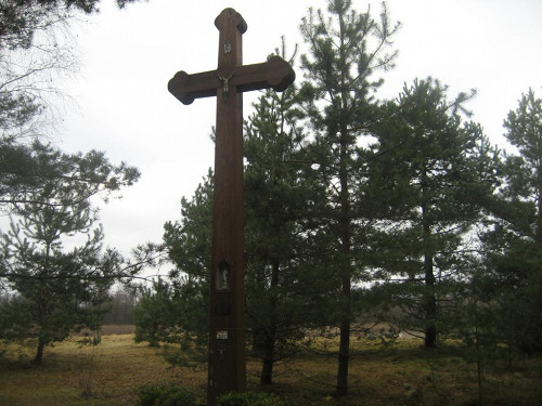 Heydekrug, 2011, Kreuz zum Gedenken der Opfer des Kriegsgefangenenlagers, Stiftung Denkmal