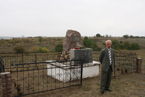 Bogdanowka, 2012, Rede eines Zeitzeugen bei einer Gedenkveranstaltung, Stiftung Denkmal