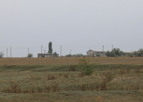 Bogdanowka, 2012, Links die Ruine eines Schweinestalls, Stiftung Denkmal