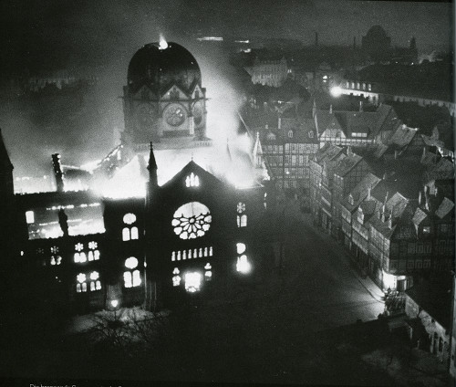 Hannover, 1938, Die brennende Synagoge, Historisches Museum Hannover, HAZ-Hauschild-Archiv, Foto: Wilhelm Hauschild