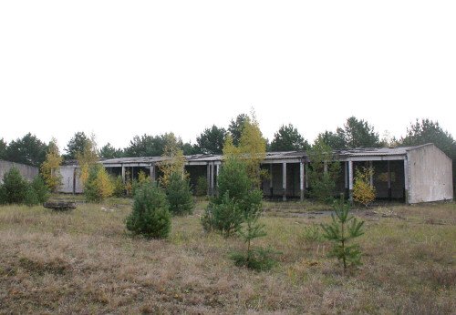Fürstenberg, 2010, Blick auf das ehemalige Lagergelände mit militärischer Überbauung, MGR/SBG