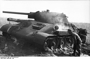Bundesarchiv_Bild_101I-219-0553A-36_Russland_bei_Pokrowka_russischer_Panzer_T34