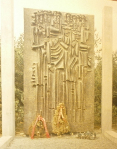Pogegen, 1978, Die inzwischen abgetragene Gedenktafel aus sowjetischen Zeiten, Nechama Drober