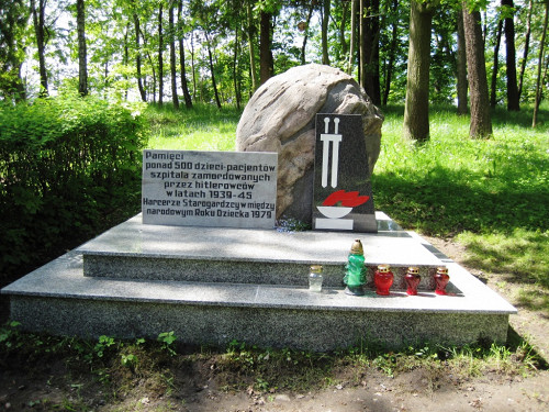 Konradstein, 2010, Gedenkstein für ermordete Kinder, Szpital dla Nerwowo i Psychicznie Chorych w Starogardzie Gdańskim