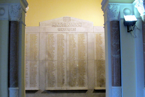 Szeged, 2013, Gedenktafel mit den Namen der Opfer im Inneren der synagoge, Dr. Attila Tóth