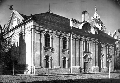 Szeged, 1947, Alte Synagoge der orthodoxen Gemeinde mit der Kuppel der Neuen Synagoge im Hintergrund, Fortepan,hu, No. 31411, Sammlung János Kozma