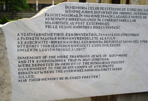 Sathmar, 2008, Inschrift auf dem Holocaustdenkmal, Margo Schwartz