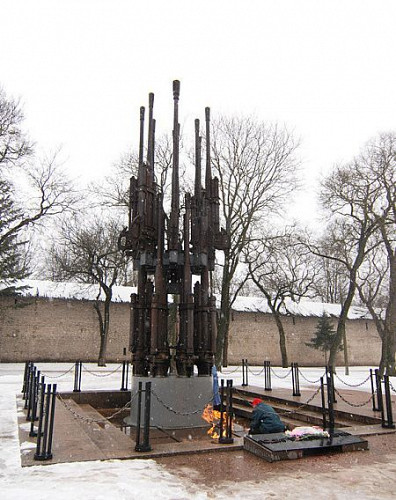 Pleskau, 2010, Denkmal mit ewiger Flamme für den unbekannten Soldaten, gemeinfrei