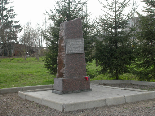 Pleskau, 2004, Denkmal für die Opfer des Kriegsgefangenenlagers Stalag 372, Martinowa