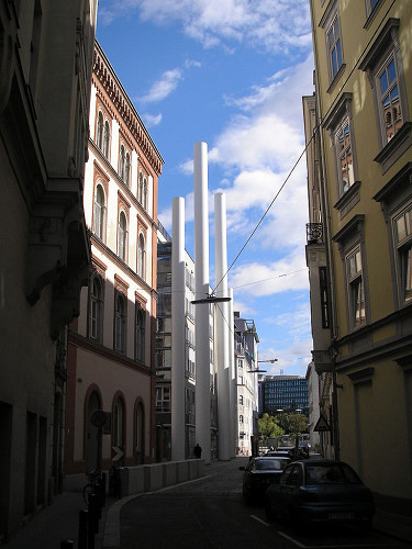 Wien, 2006, Vier Säulen erinnern an den Leopoldstädter Tempel, Gryffindor