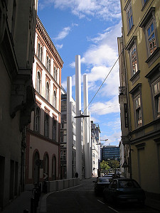 Tempelgasse_Vienna_June_2006_003