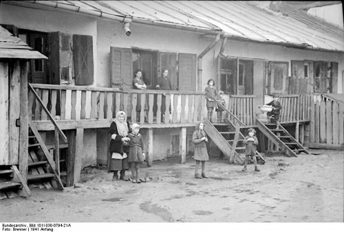 Radom, 1941, Propagandaaufnahme der Wehrmacht im Radomer Ghetto, Bundesarchiv, Bild 101I-030-0794-21A, Brener