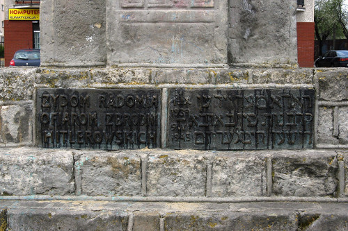 Radom, 2010, Inschrift auf dem Sockel des Denkmals, Sara Wisnia