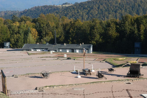 Natzweiler-Struthof, o.D., Blick auf das Gelände des ehemaligen Konzentrationslagers, DMPA, Ministère de la Défense, J. Robert