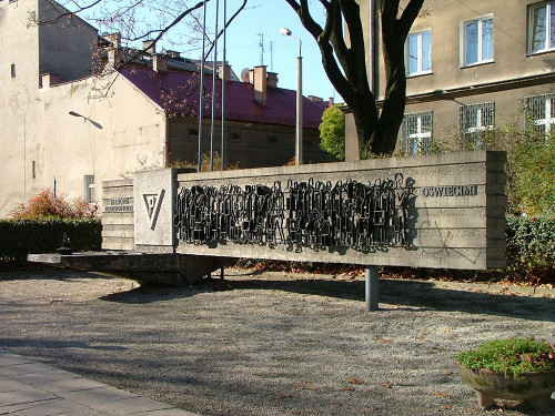 Tarnów, 2004, Denkmal von 1975 in Erinnerung an die erste Deportation nach Auschwitz, Emmanuel Dyan