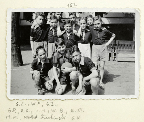 Berlin, um 1937, »Fußballmannschaft« des Waisenhauses, in der Mitte der hintersten Reihe Walter Frankenstein, Jüdisches Museum Berlin, Schenkung von Leonie und Walter Frankenstein