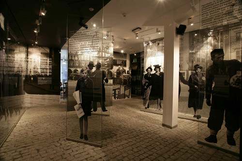 Krakau, 2010, Blick in die Dauerusstellung, Muzeum Historyczne Miasta Krakowa Oddzial Fabryka Emalia Oskara Schindlera