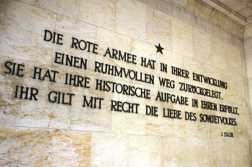Berlin, 2015, Stalin-Zitat in einem der Ehrenräume, Stiftung Denkmal