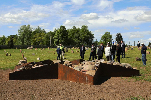 Šeduva, 2015, Auf dem jüdischen Friedhof, Šeduva Jewish Memorial Fund, Arūnas Baltėnas