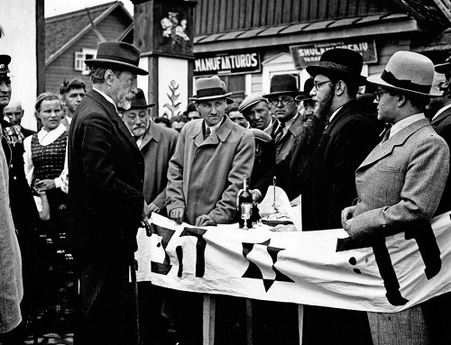 Molėtai, 1938, Der litauische Staatspräsident Antanas Smetona wird durch jüdische Einwohner begrüßt, Molėtų krašto muziejus