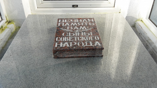 Minsk, 2016, Steinerne Replik des Buches mit den Namen der Opfer, Stiftung Denkmal