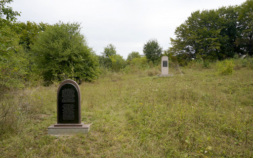 Rohatyn, 2015, Neuer Jüdischer Friedhof mit zwei Denkmälern, Rohatyn Jewish Heritage, Jay Osborn