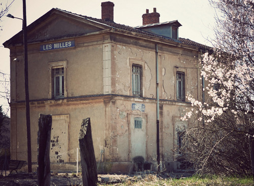 Les Milles, um 2012, Bahnhofsgebäude, Fondation du camp des Milles-Mémoire et Éducation