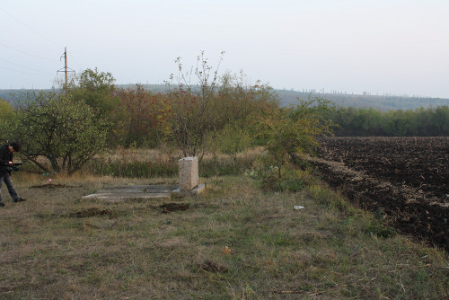 Domaniwka, 2012, Gedenkstein beim Massengrab, Stiftung Denkmal