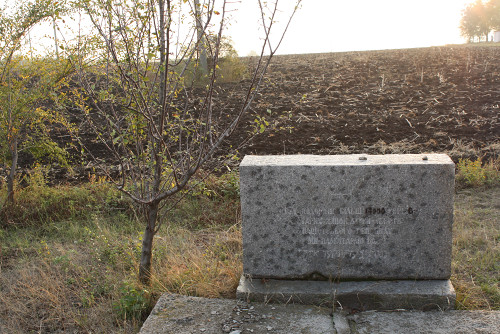 Domaniwka, 2012, Gedenkstein beim Massengrab, Stiftung Denkmal