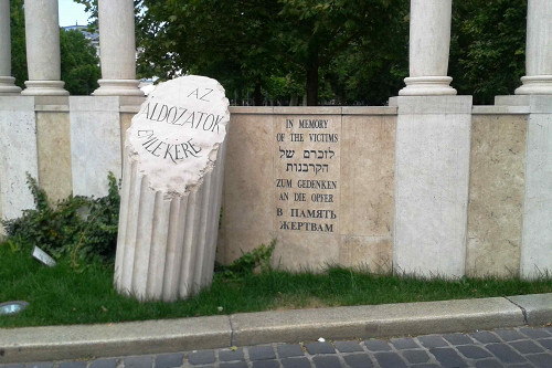 Budapest, 2015, Mehrsprachige Widmung, Stiftung Denkmal