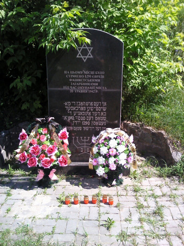 Pryluky, 2012, Denkmal von 2005 an der Massenerschießungsstätte »Pliskunowka«, jewua.org, Chaim Buryak