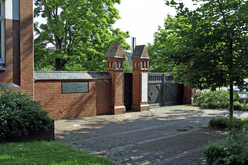 Ahlem, 2003, Eingang zur Gedenkstätte, Mahn- und Gedenkstätte Ahlem der Region Hannover