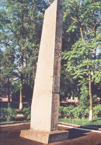 Polozk, 2009, Denkmal aus den 1960er Jahren, Jewish Heritage Research Group in Belarus