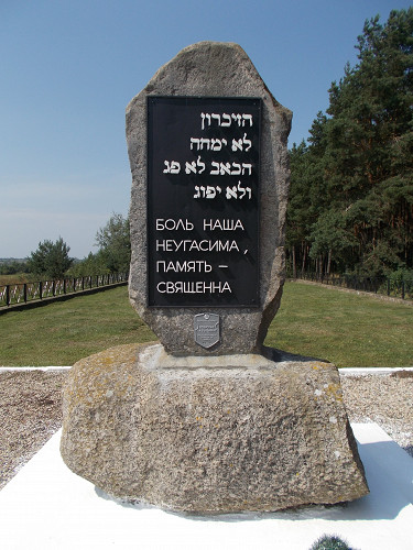 Glubokoje, o.D., Denkmal aus dem Jahr 2001 im Wäldchen Borok, Aleksandr Iofik