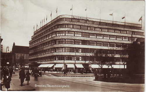 Breslau, 1938, Das 1930 eröffnete Kaufhaus Wertheim, das in den Augen der Nationalsozialisten als jüdisch galt, gemeinfrei 
