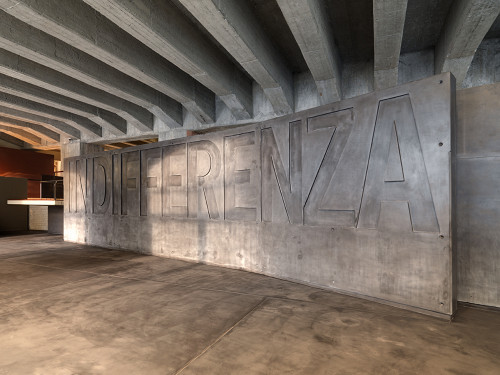 Mailand, 2014, Mauer mit der Inschrift »Gleichgültigkeit«, Memoriale della Shoah, Andrea Martiradonna