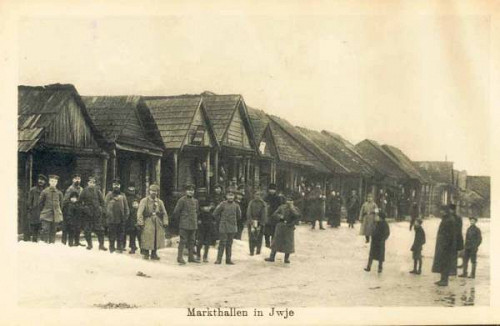 Iwje, um 1918, Marktplatz mit deutschen Soldaten im Ersten Weltkrieg, gemeinfrei