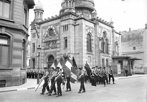 Luxemburg (Stadt), um 1942, Nazi-Aufmarsch vor der Alten Synagoge während der Zeit der deutschen Besatzung, gemeinfrei