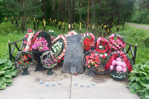 Malyj Trostenez, 2014, Gedenkstein im Wald Blagowschtschina, Stiftung Denkmal