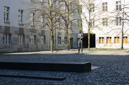 Berlin, 2008, Ehrenhof im Bendlerblock, Stiftung Denkmal, Anne Bobzin